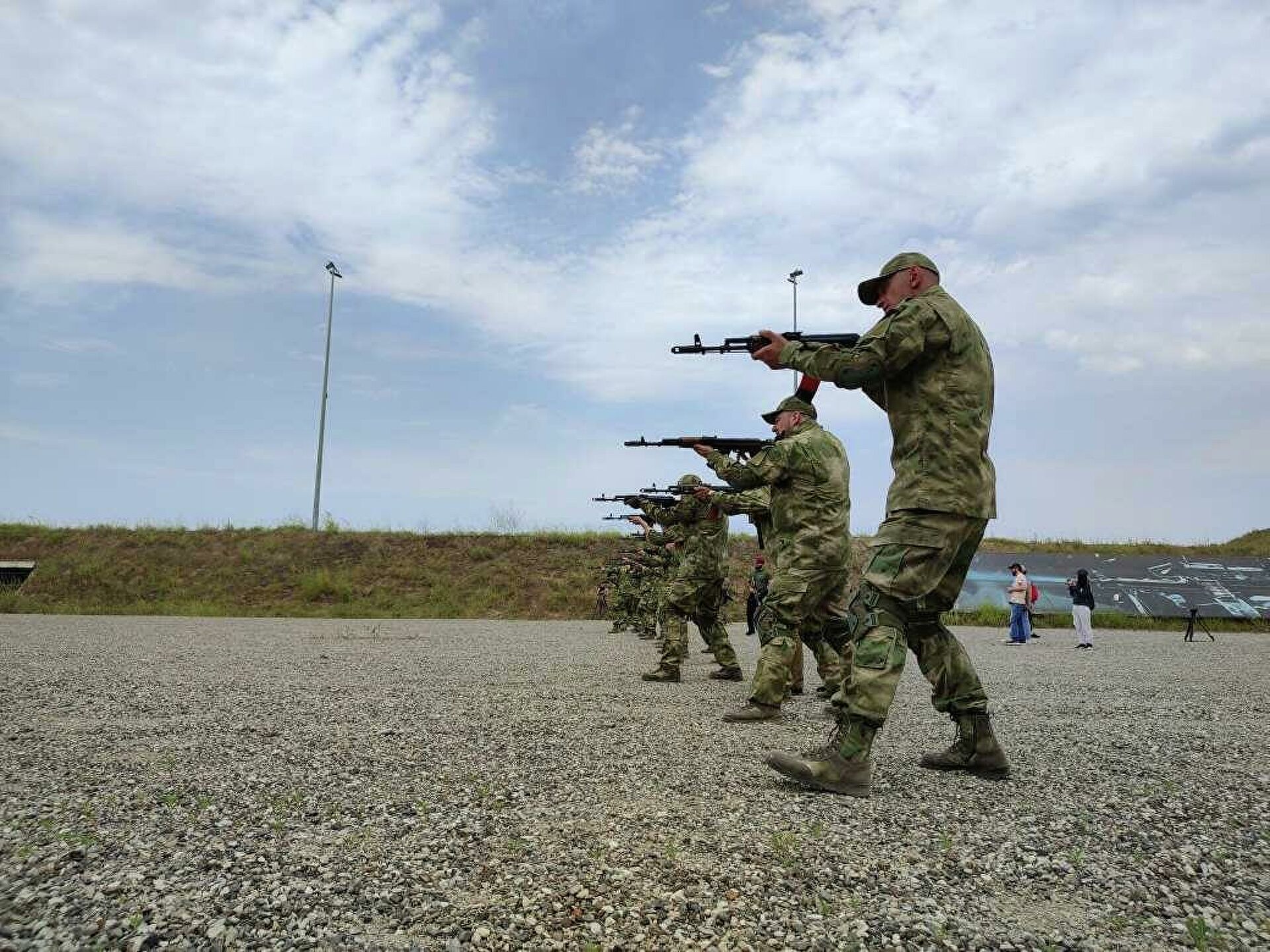 我的武器就是真理:志愿者如何在位于车臣的特种兵基地接受训练