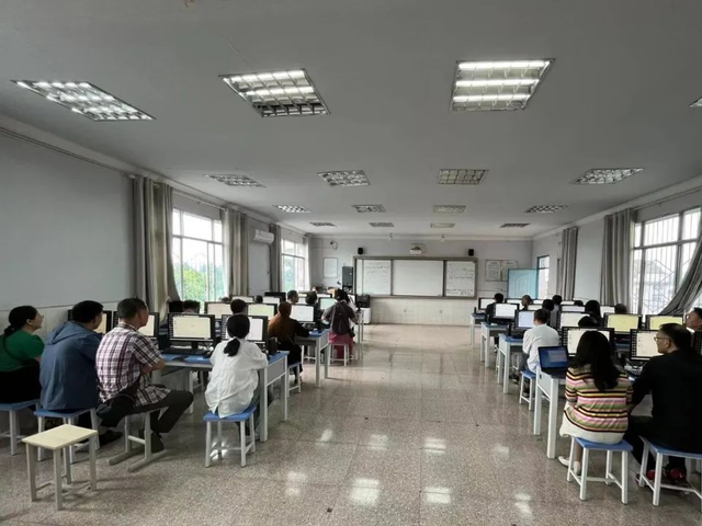 搬罾初级中学开展认证材料工具包2.0主题教研活动