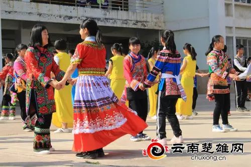 武定民族中学 校花图片