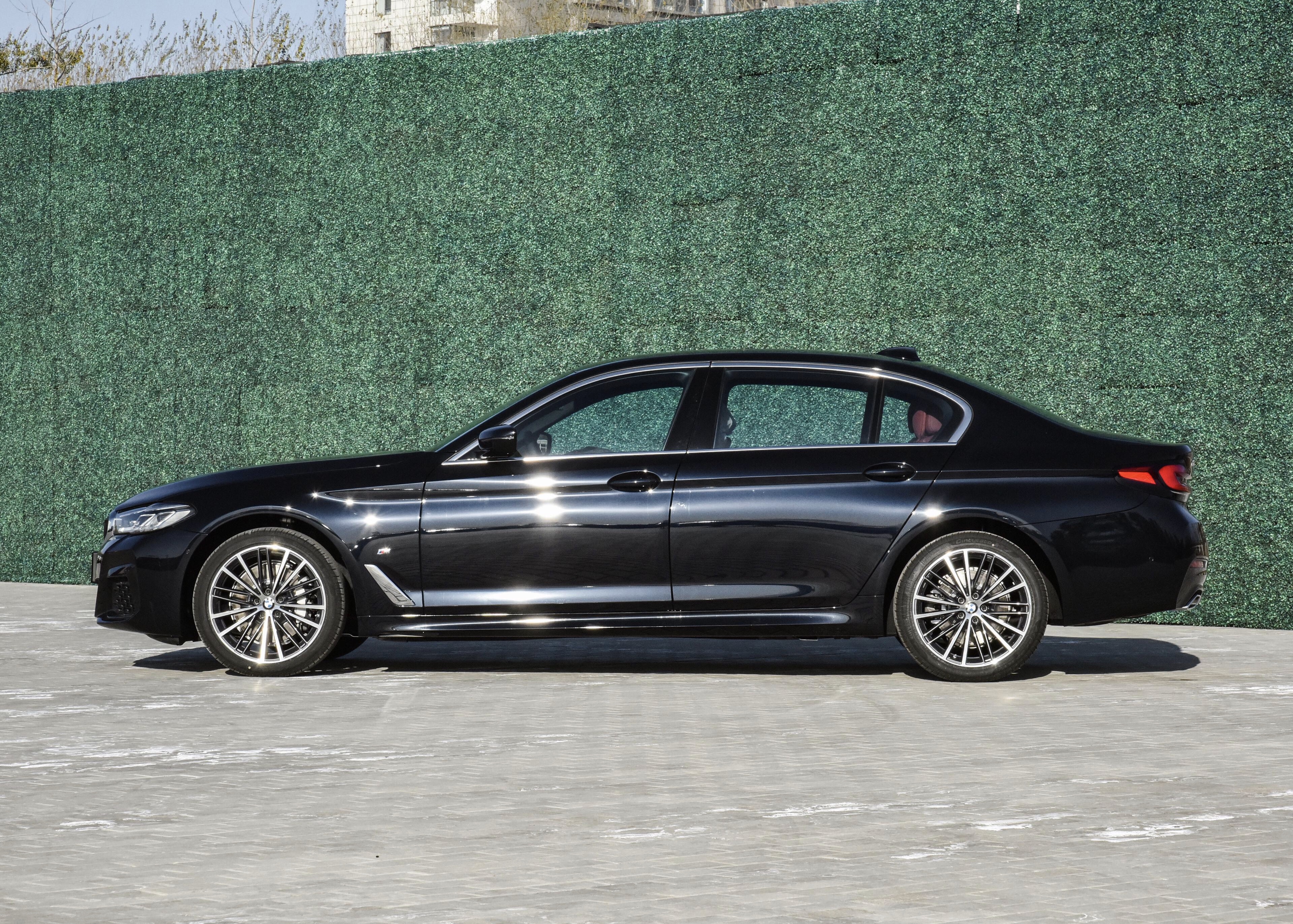 还看啥a6l?2022款宝马5系来了,b48发动机 采埃孚8at,高速一流