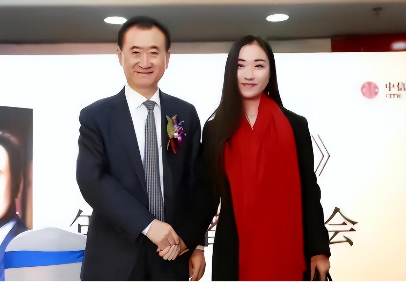 王健林女秘书只有中专学历,却年薪百万,每月还有15天带薪休假