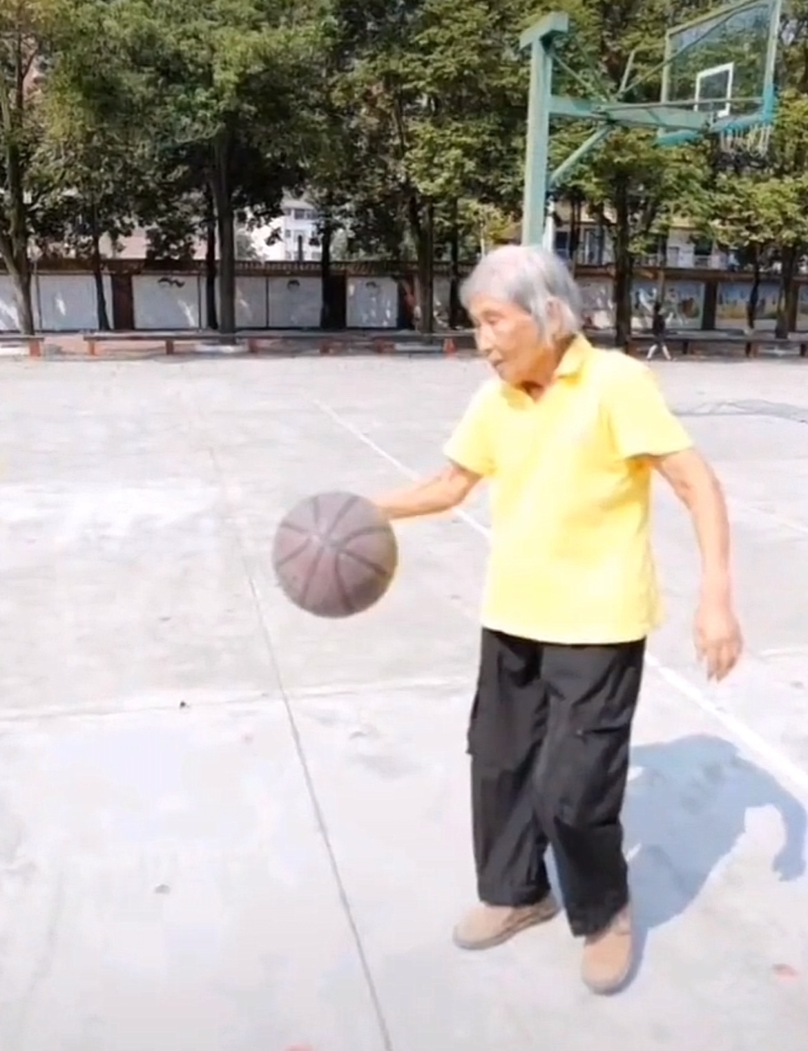 玩弹弓爆火的93岁邵阳奶奶原来是她!老人的快乐不止有弹弓