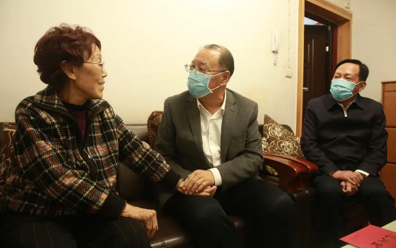 马吉孝在慰问全国劳模时强调大力弘扬劳模精神 充分发挥模范作用