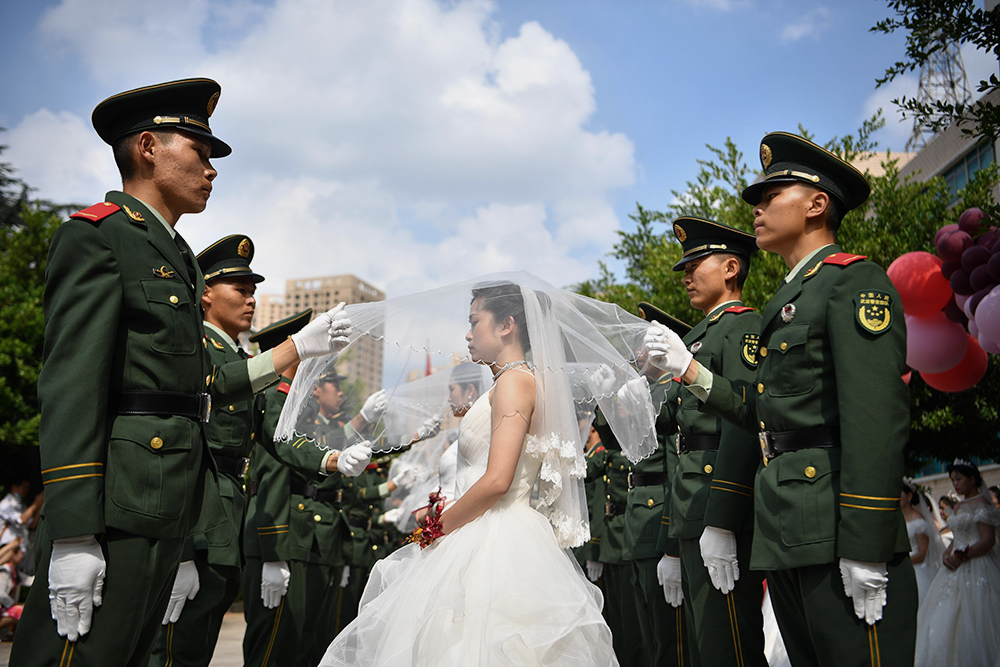 一周图片|"钉子户"拒绝搬迁,广州海珠涌大桥被迫"劈叉"