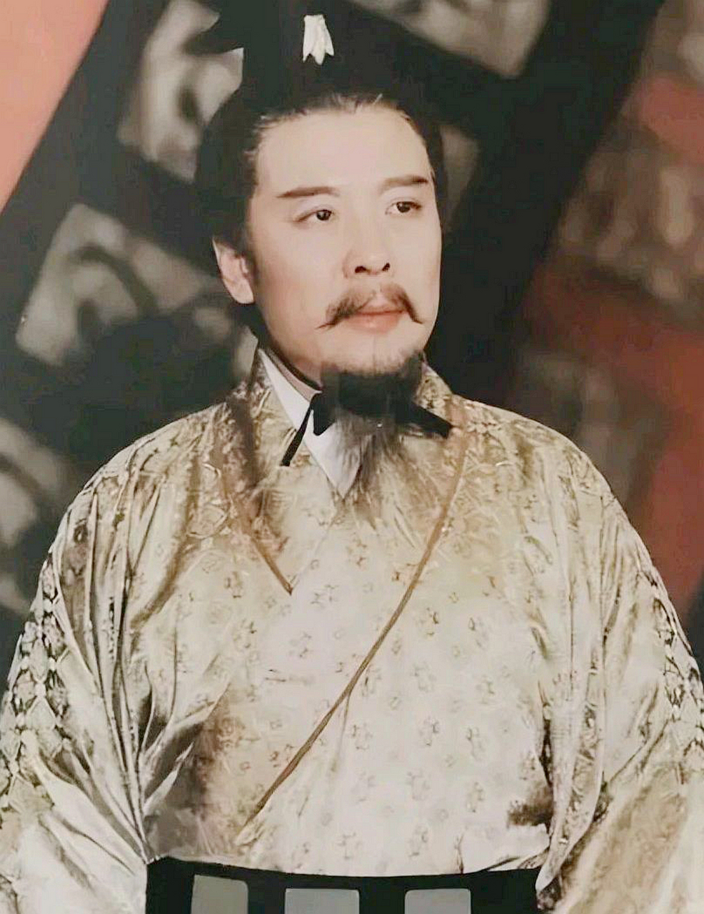 演员孙彦军,一提到自己演刘备就后悔了 他说,这个刘备,我真是腰不好.