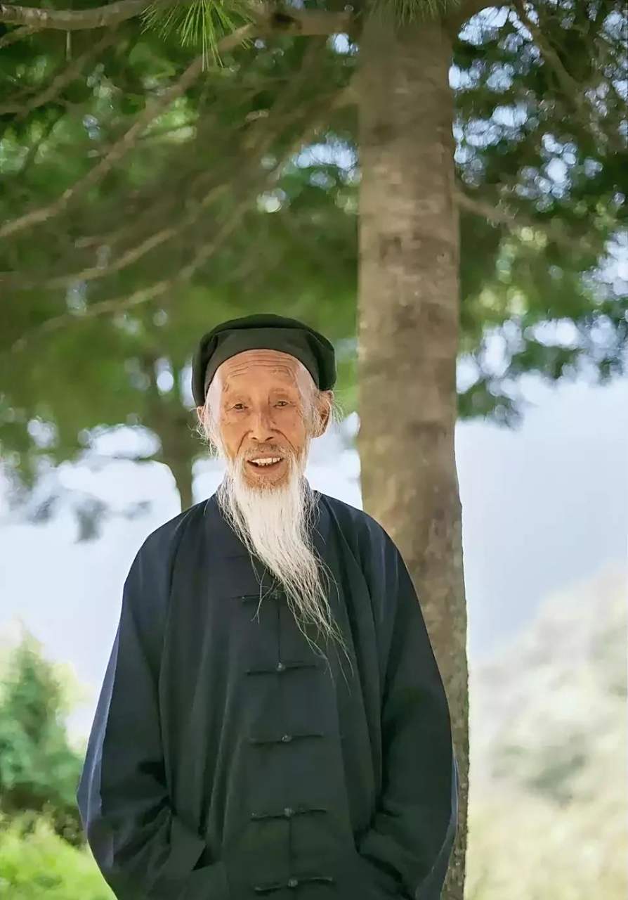 【张至顺老道长回忆师傅临走不凡举动】 张至顺老道长在茅山乾元观给