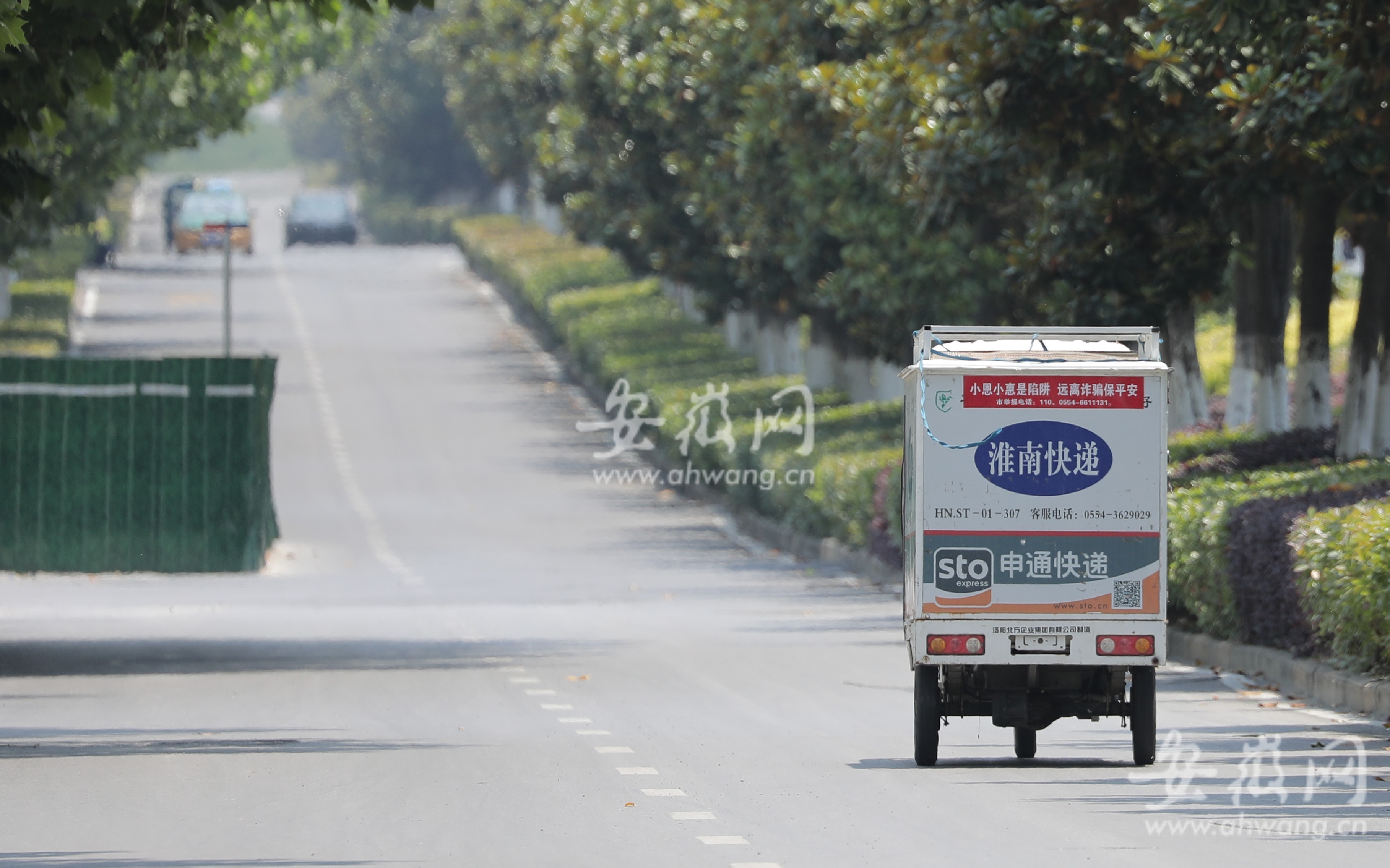 淮南这段路上频现逆行电动车 其中有不少骑手是学生