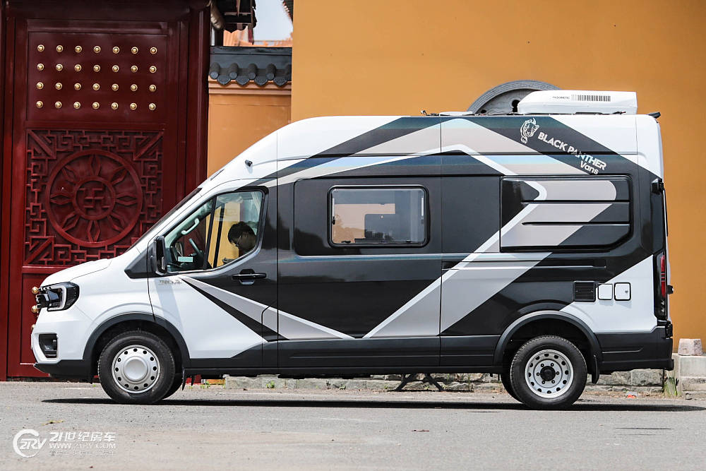 不求同但存异 演绎别样b型商务旅居新方式!实拍卫航房车"黑豹"