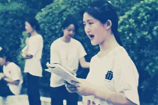 谢娜大学旧照曝光 模样青涩略显婴儿肥