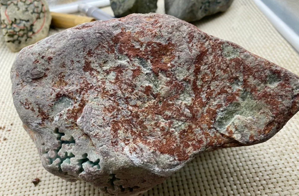 缅甸百三桥敞口翡翠原石