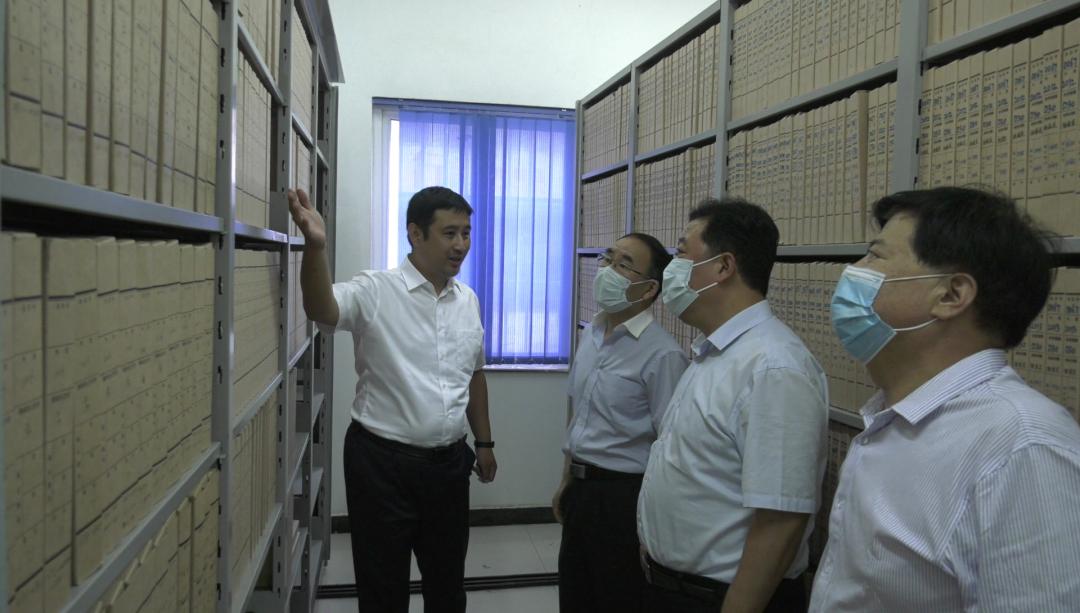 省委督查室来我县调研脱贫攻坚和疫情防控"两类档案"收集工作