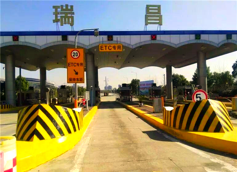 九瑞高速安全岛焕新工程:美化与安全同行