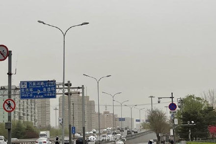 北京已进入沙尘影响核心时段 傍晚或有"泥雨"现身