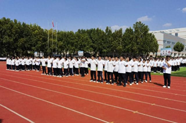 聚焦长清一中2023级新生军事夏令营闭营式