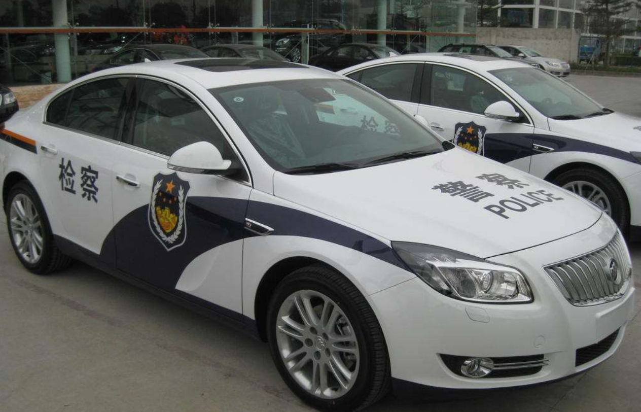 同样是警车,有些警车印公安,有的印警察,两者有什么区别?