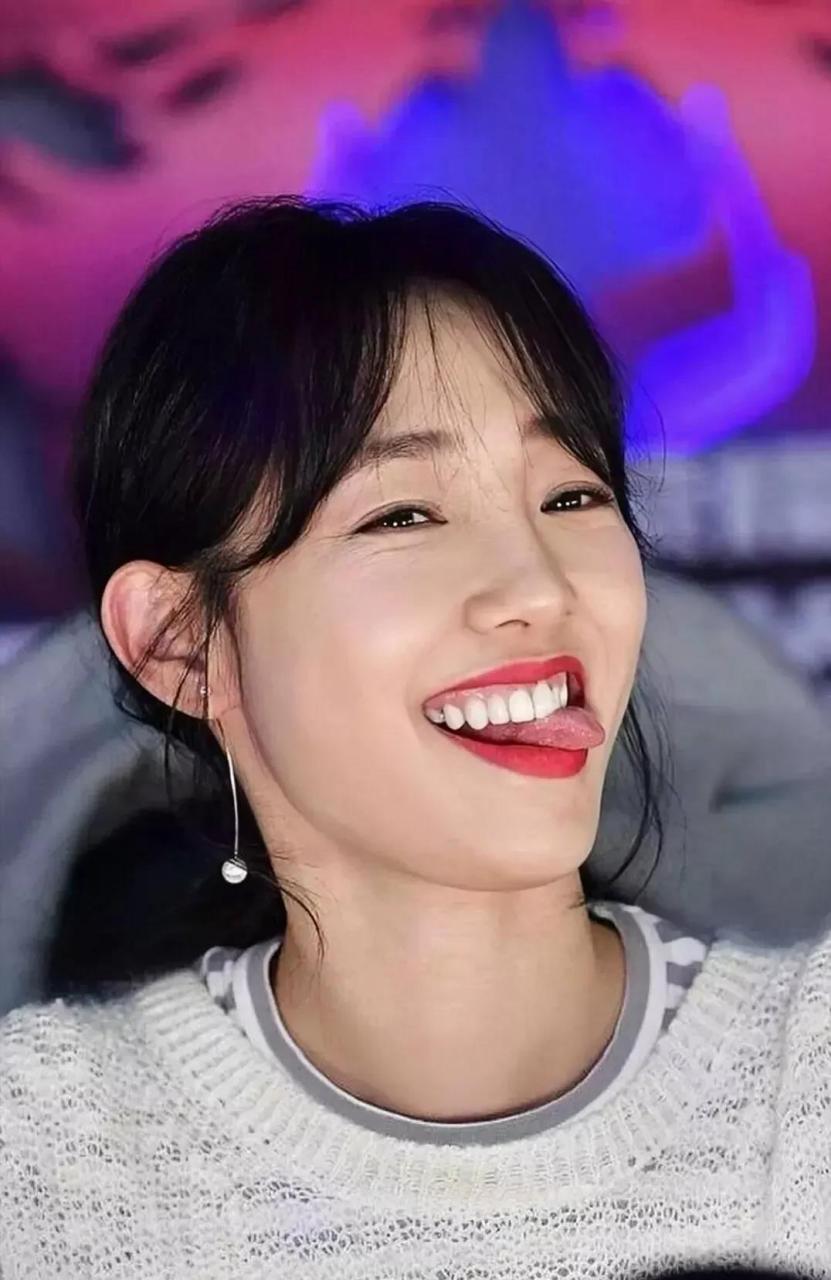 白百何,原名白雪,是因为她雪白的牙齿才取名白雪吗?