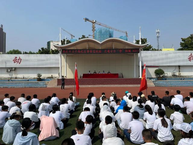 法律六进|枣庄市第十五中学西校区举行"文明交通从我做起"交通安全
