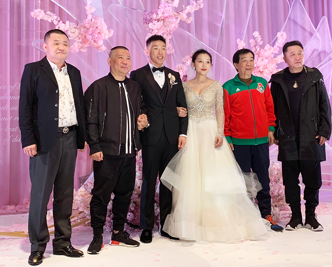 德云社烧饼团综黑脸,恐与郭德纲有隔阂,紧急发合照辟谣