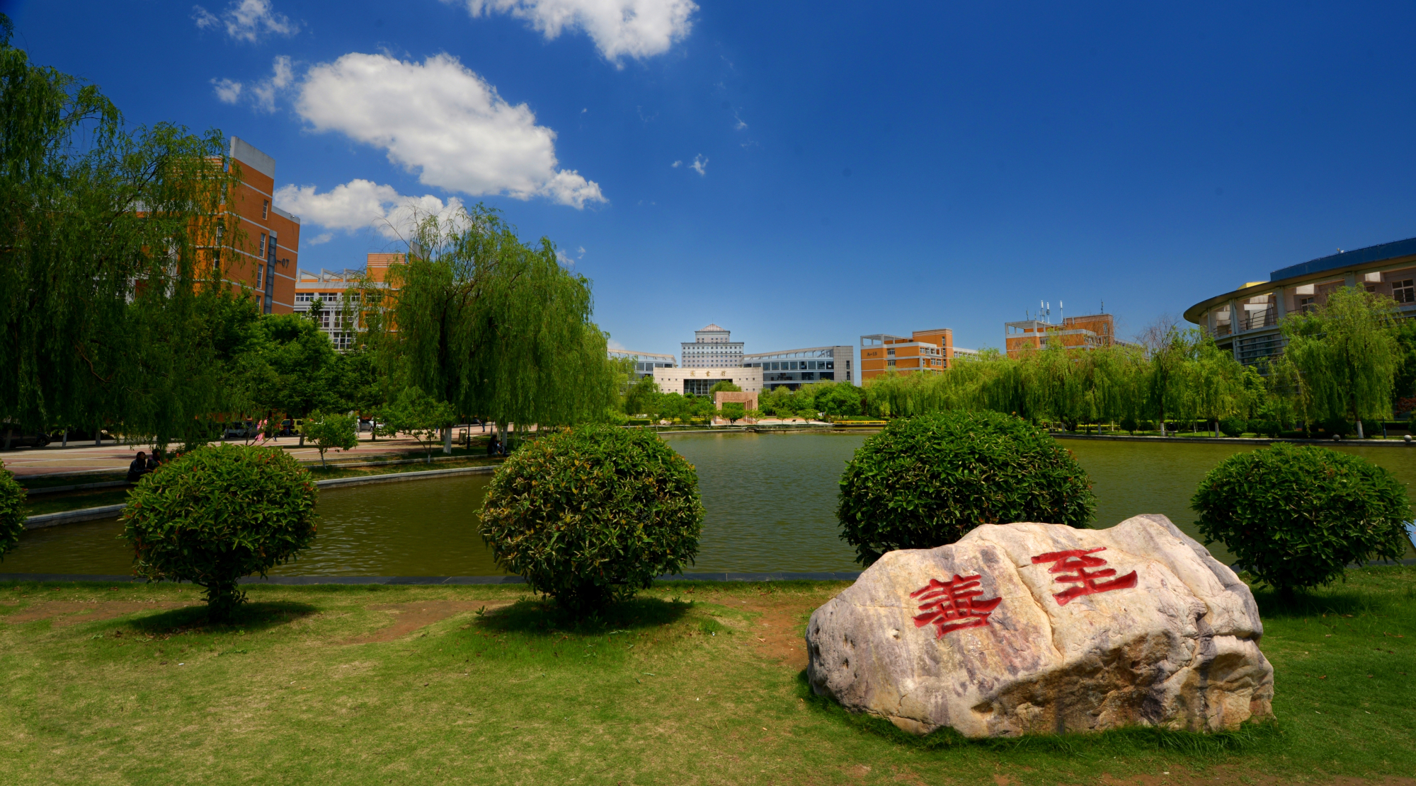 安阳工学院报考:安阳工学院分数线,河南第一所飞行员培养高校!