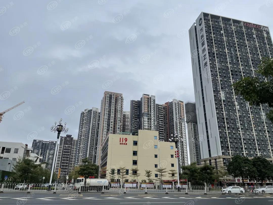 万科金色悦府,丰逸尚居,瑞东花园,东港花园等等,次新小区挂牌均价在4