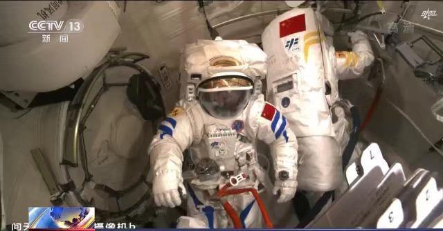 �й����⺽����״������ص���������11������Ա����������д��ǩ����ר�ң���������Է��ز�ȫ����