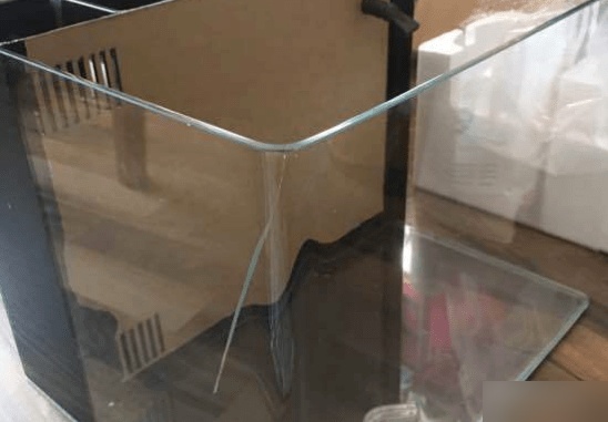 鱼缸玻璃碎了怎么修补