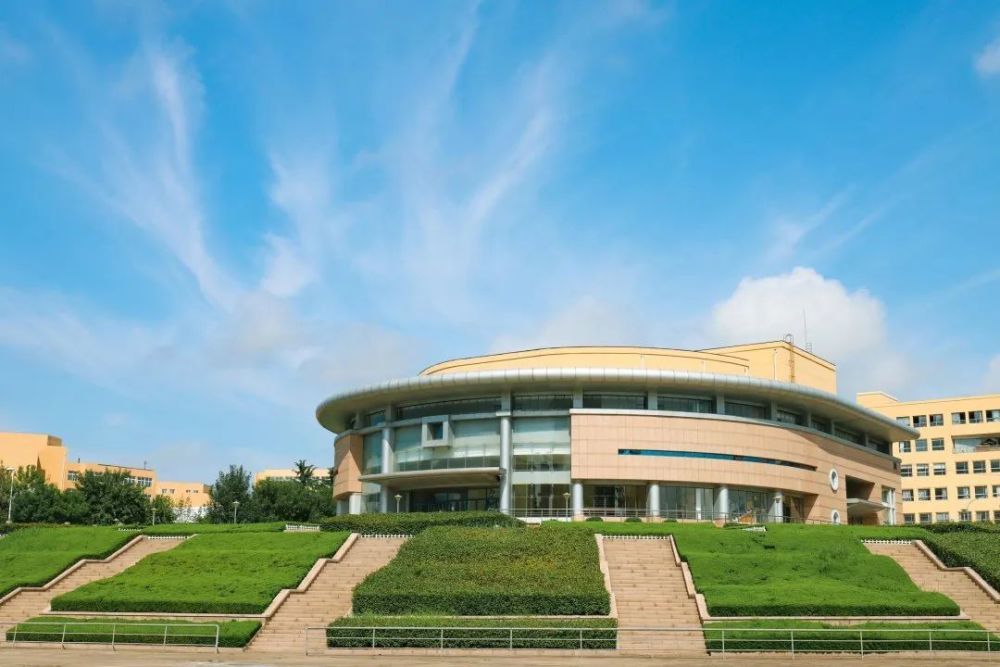 临床医学是青岛大学的王牌,医学毕业生的就业前景如何?