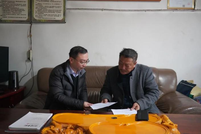 雷波法院院长张林"一对一"联络省人大代表