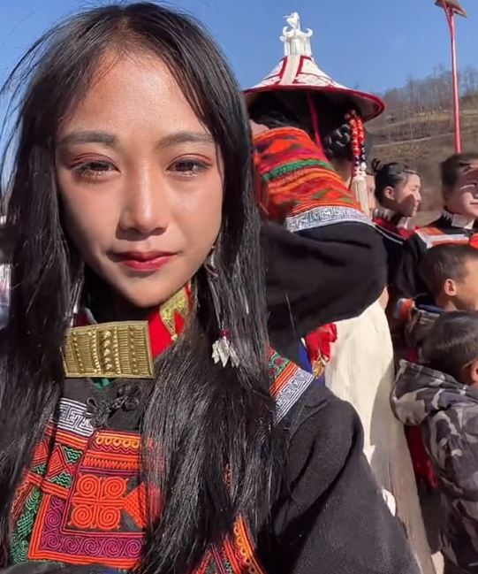 19岁凉山孟阳结婚照曝光,7天营业额超180万,曾哭诉自己未婚无子