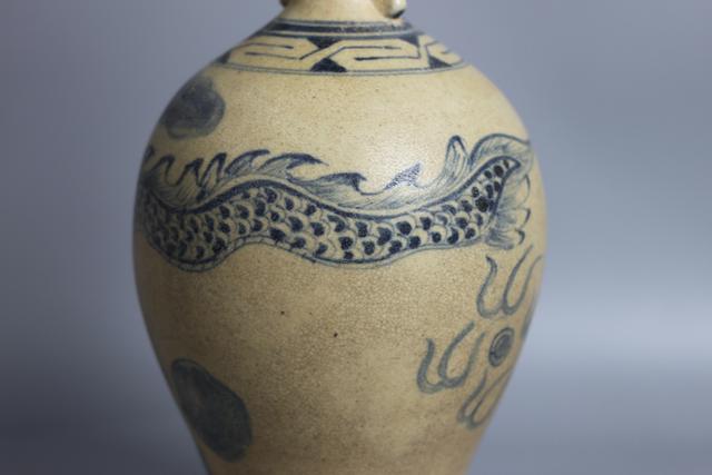 宝物藏心 九似角龙 武昌红巷美术馆 宋磁州窑青花龙纹撇口长颈瓶