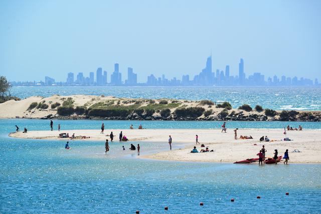 黄金海岸作为澳洲第六大城市,说她大城市吧常住人口只有不到60万,还没