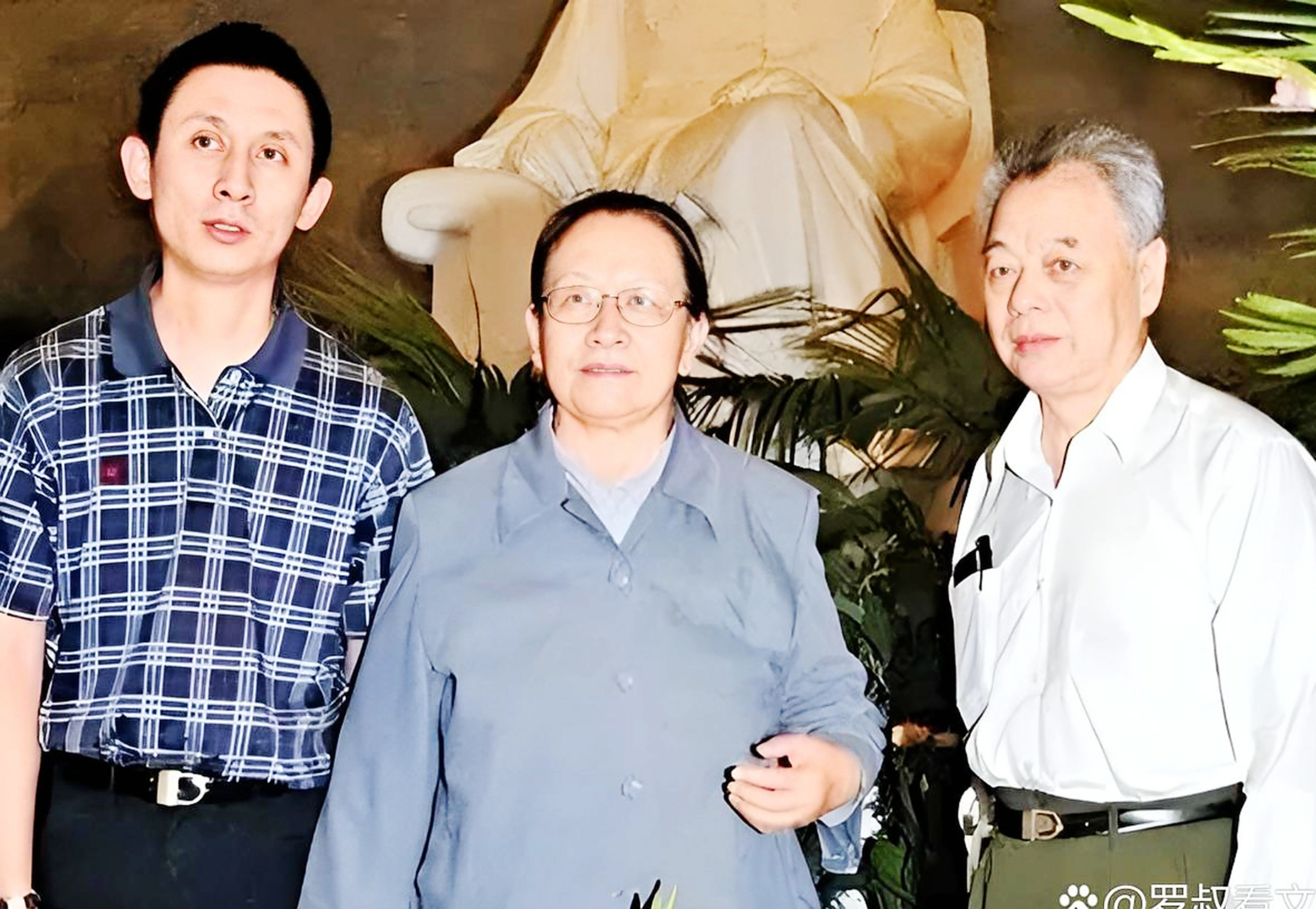 王景清,李讷,王效芝的照片从左到右!李讷现在82岁了!