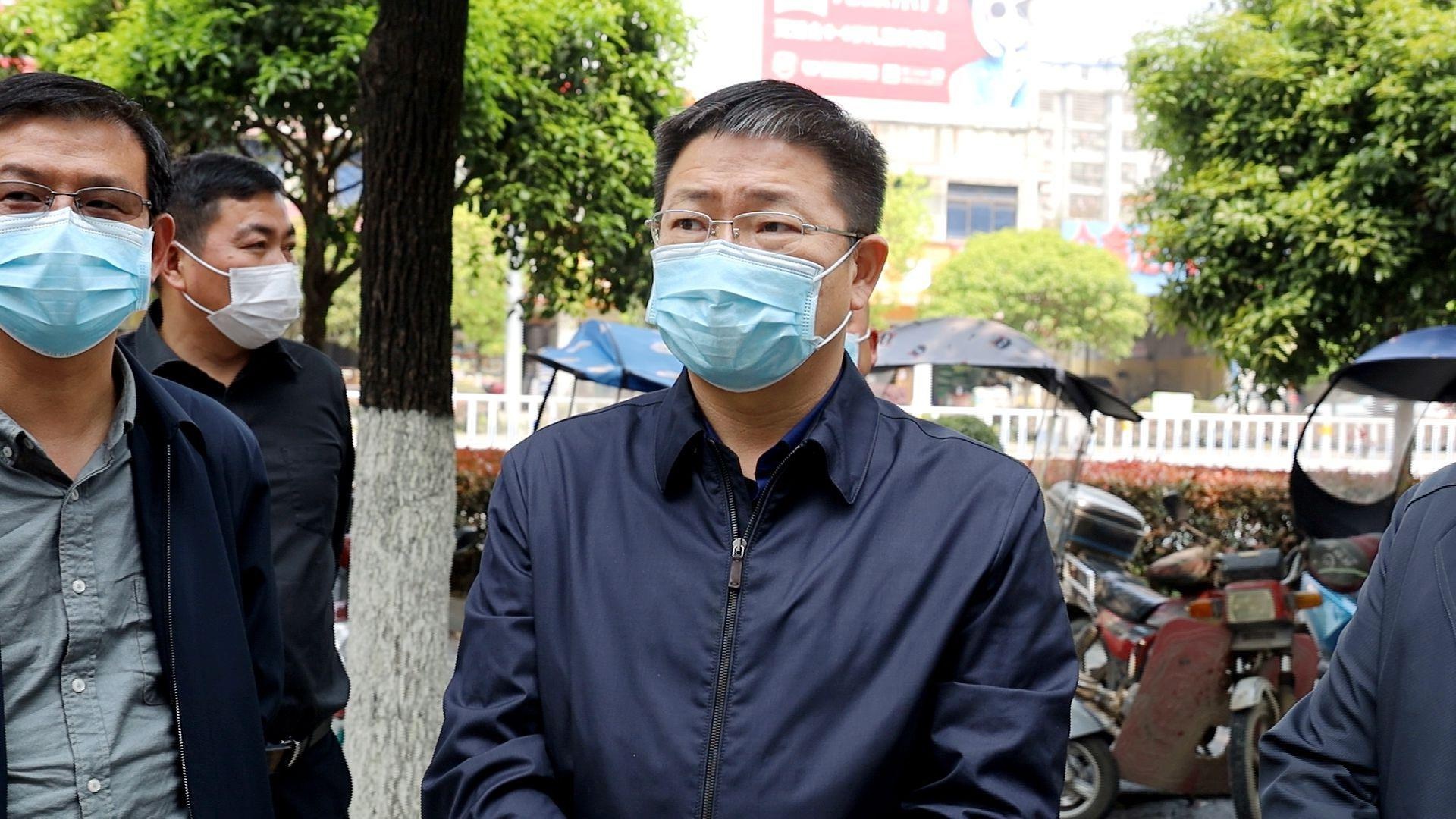 刘明灯检查指导新冠病毒疫苗接种工作