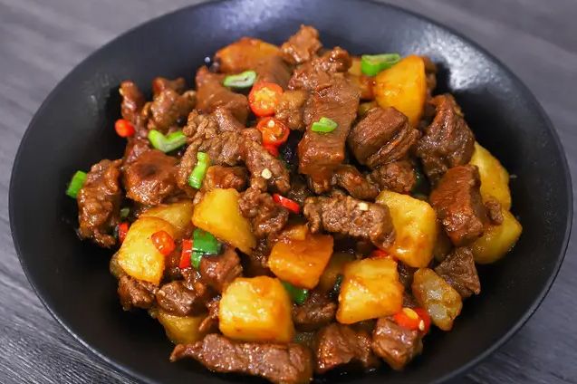 健康食谱推荐:土豆烧牛肉和红酒炖牛腩