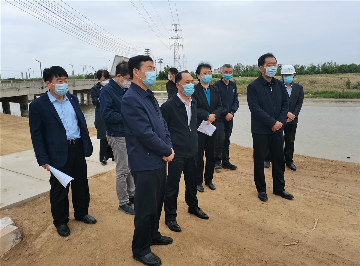 栾兴刚带队开展环境保护法执法检查