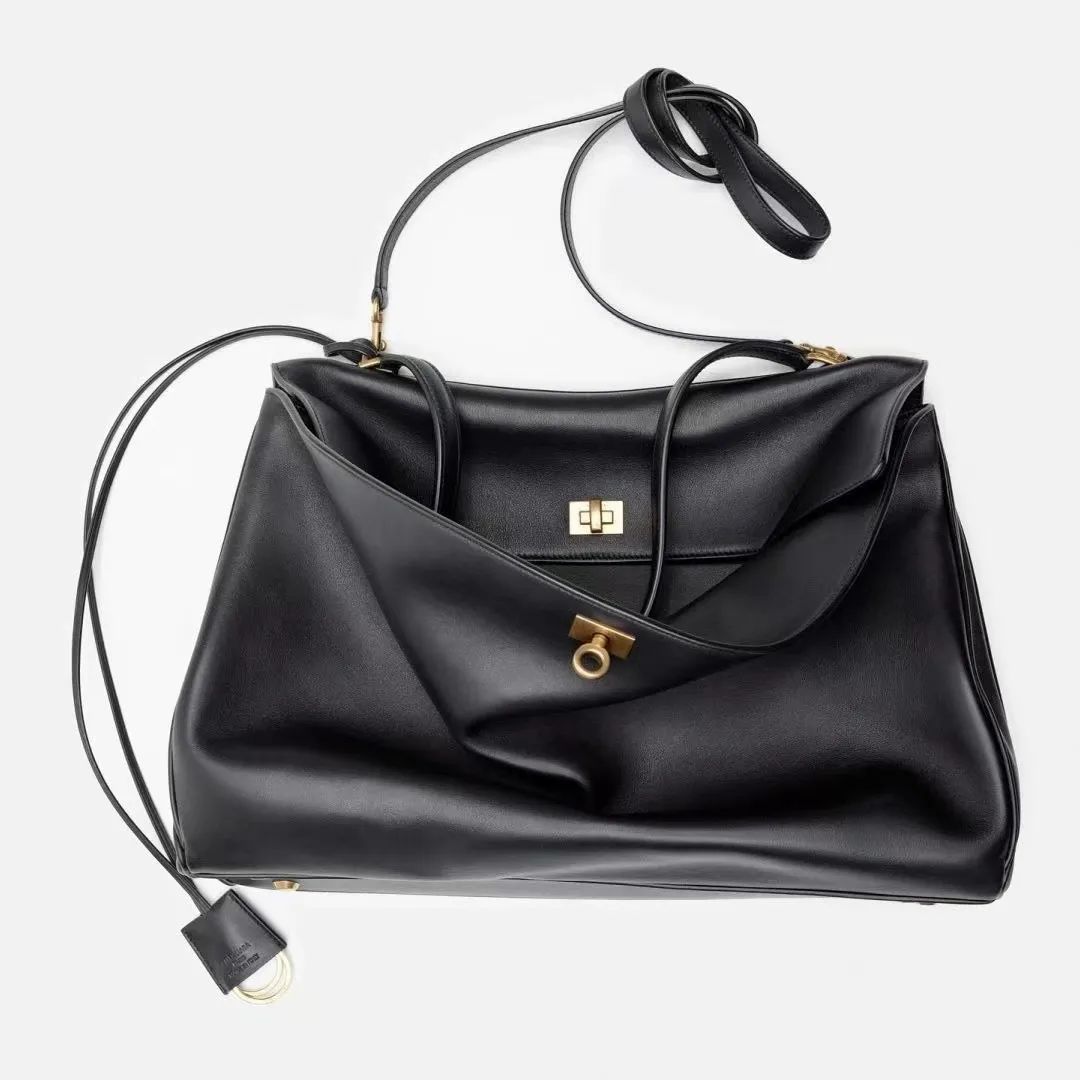 但很有意思哦,如果把包挂拿掉,两个包的相似度就没那么高了[gf]1f447