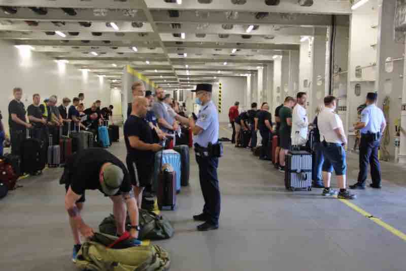 威海:"智慧护航"欧洲高端客滚船首航出境