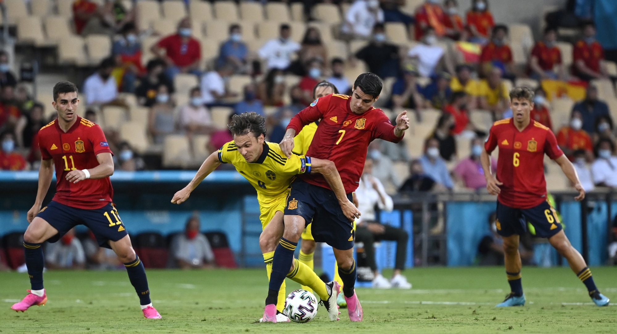 (26)足球——欧锦赛:西班牙战平瑞典