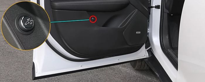 雪佛兰科沃兹后备箱开关在哪里?