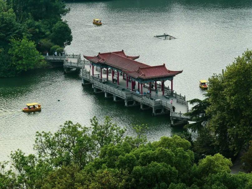 杨俊《九曲桥》饶良平《东湖百花洲》孙民恩《百花洲》陶梦龙