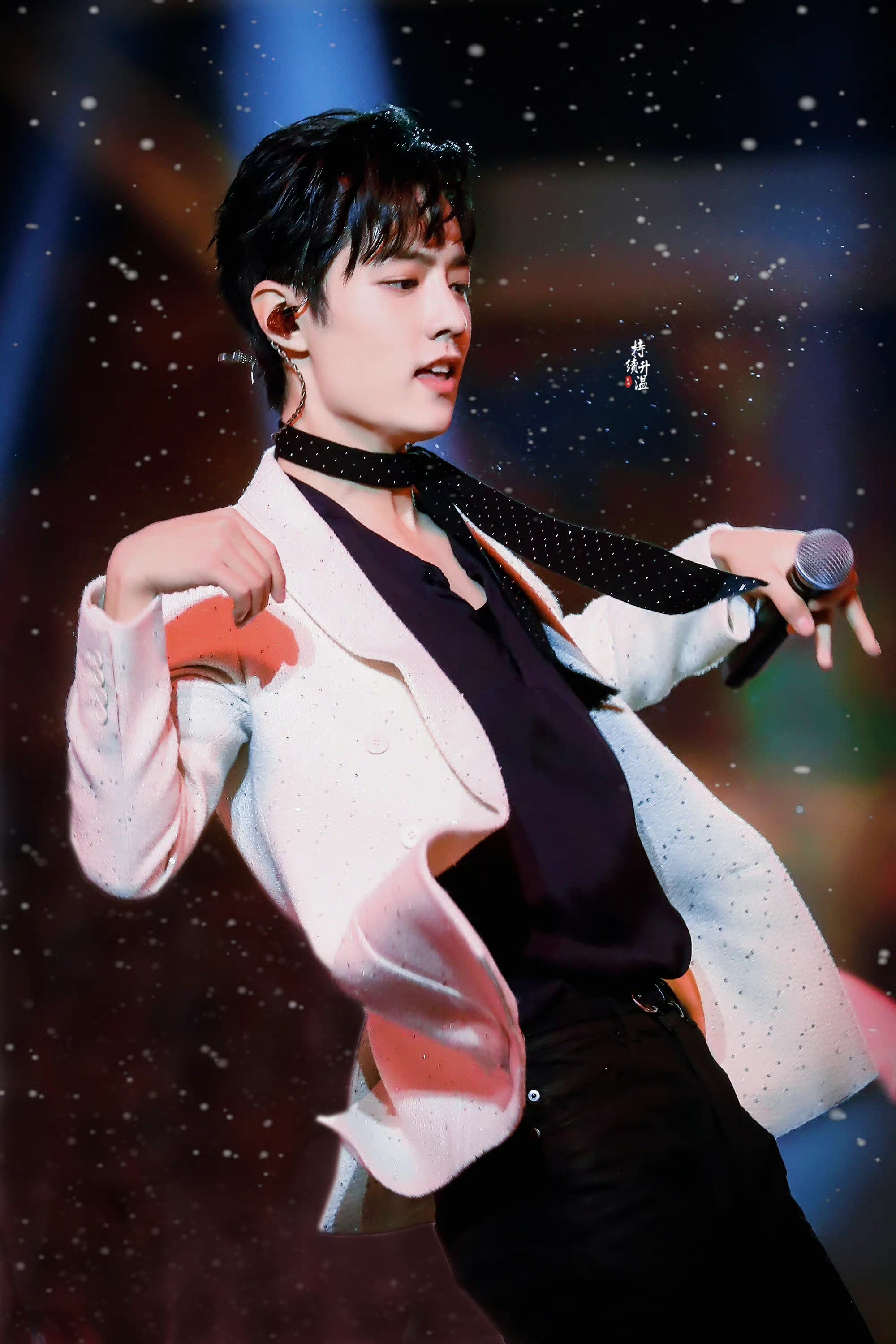 肖战白西装造型大赏