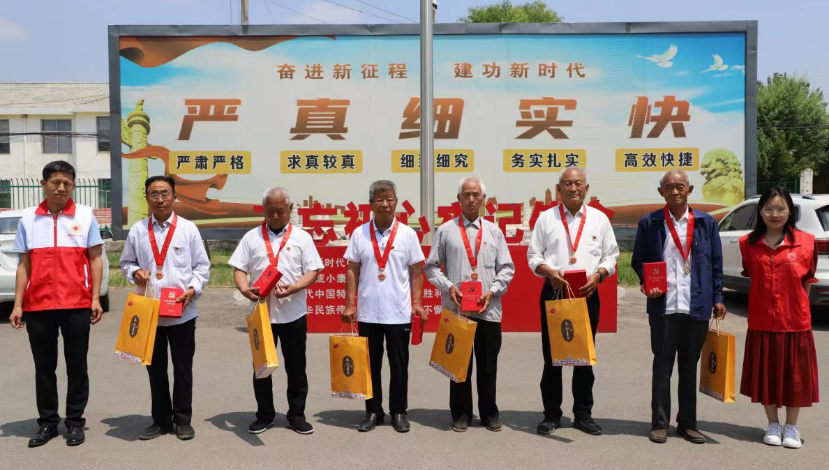 "中国好人"邵建波为报救命恩40年做公益