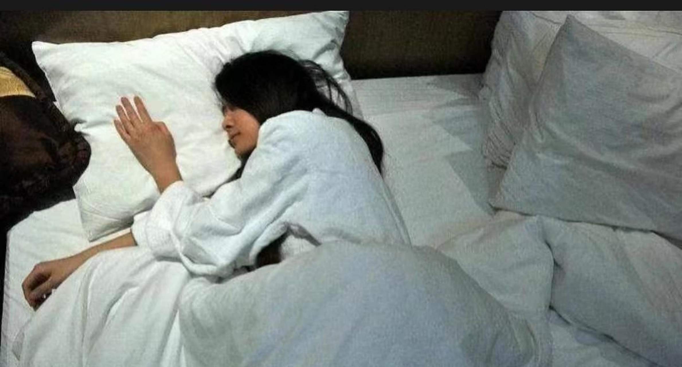 江苏无锡,一女子喝醉被两个男性带入酒店,意图云雨一