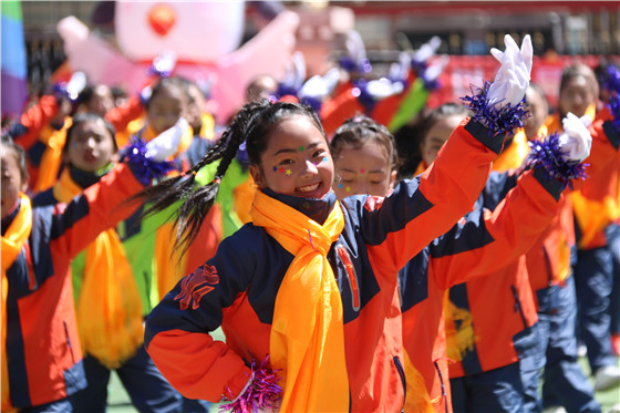 56个方阵56枝花 壤塘县寄宿制小学运动会开幕式超"燃"
