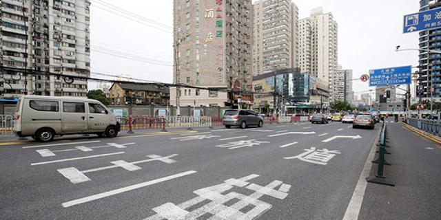 沪太路右转进入恒丰北路轧虚线也算违法?