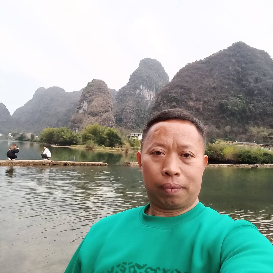 撒贝宁春晚"栓q"爆笑全场 栓q哥的真实故事辛酸又励志|封面专访