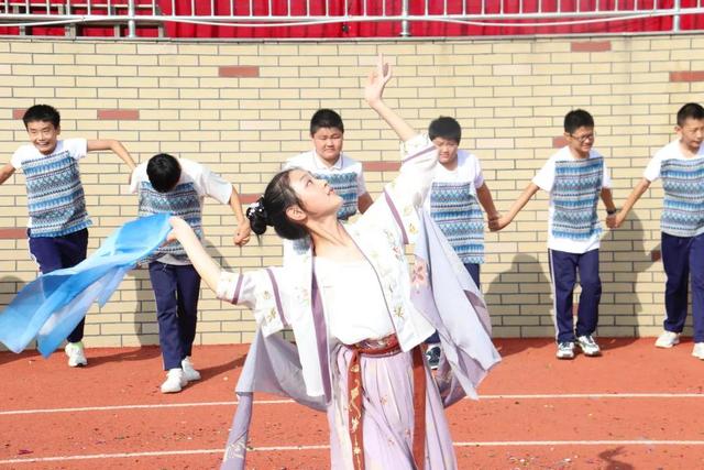 多彩民族 激情市北——青岛市北中学第二届文化节暨秋季田径运动会