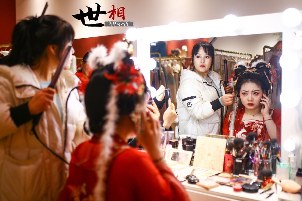 西安汉服妆造师萱萱:复原旧颜 为传统文化"妆"点