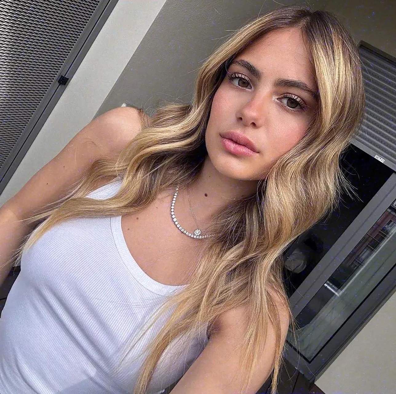 卡卡女友卡洛琳那vs托纳利女友茱莉亚,美颜动人的大pk!