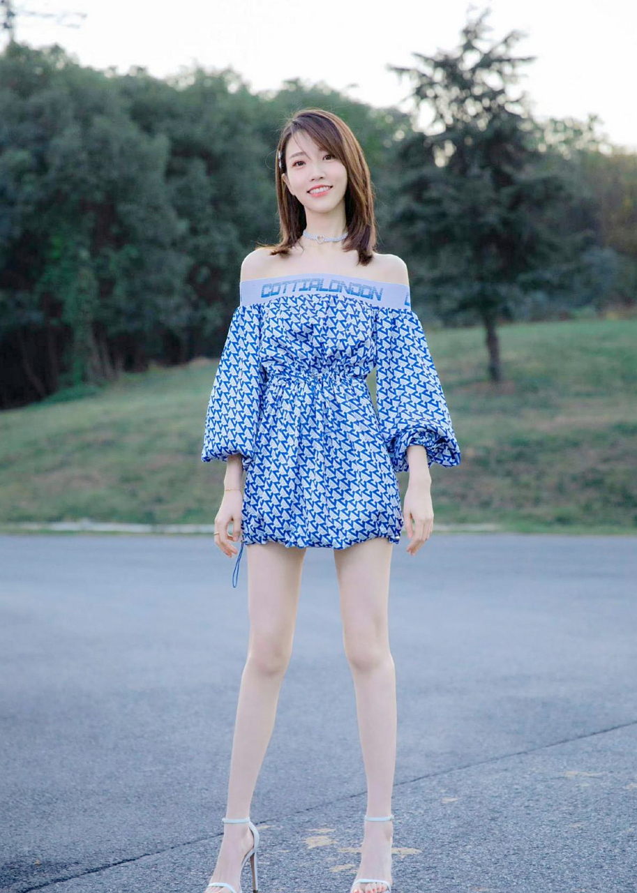 张纯烨高跟鞋大长腿美女jio